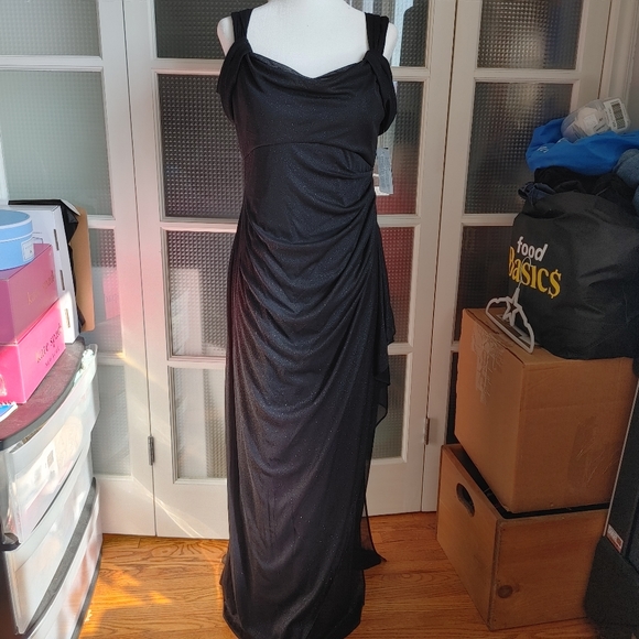 Women's Cold Shoulder Black Glitter Evening Gown Size 6Petite - Picture 11 of 16